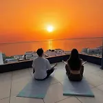 Serenity Sky Views Penthouse 公寓 丰希罗拉