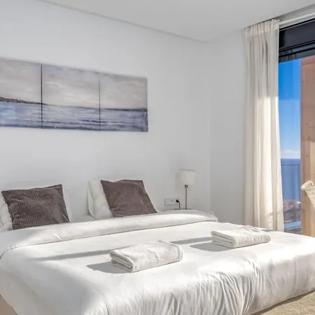 Serenity Sky Views Penthouse 아파트 푸엔히롤라