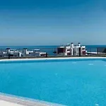 Serenity Sky Views Penthouse Appartement *