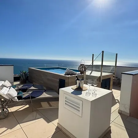 Serenity Sky Views Penthouse Lägenhet