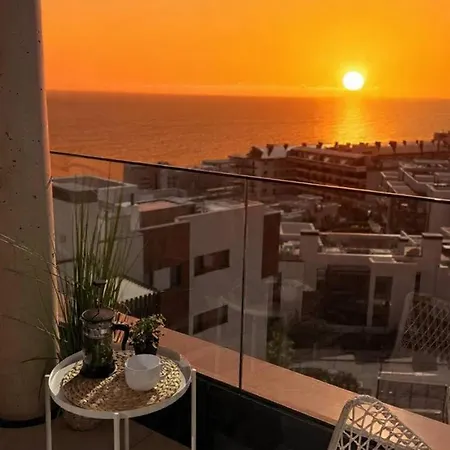 Апартаменты Serenity Sky Views Penthouse *